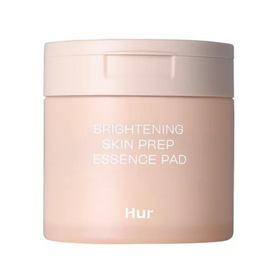 Beige beholder med teksten "Brightening Skin Prep Essence Pad" og "Hur" i hvid skrift.