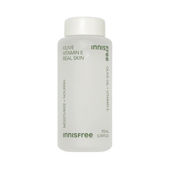 Flaske med Innisfree Olive Vitamin E Real Skin, 170 ml, med grøn tekst på hvid baggrund.