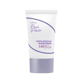 Tubes med hvid og lilla tekst: "Isntree Onion Newpair Sunscreen SPF 40 PA+++," 50 ml.