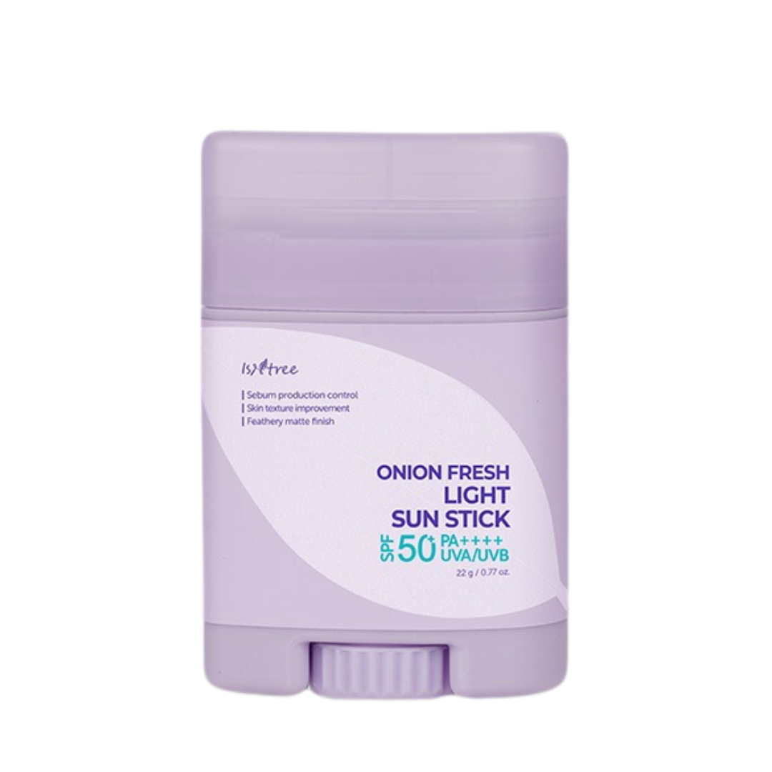 Lys lilla solstift med teksten "Onion Fresh Light Sun Stick SPF50+ PA++++" og produktdetaljer.