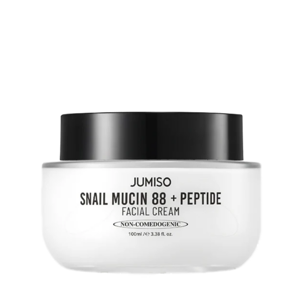Hvid krukke med sort låg, tekst: "Jumiso Snail Mucin 88 + Peptide Facial Cream, 100 ml."