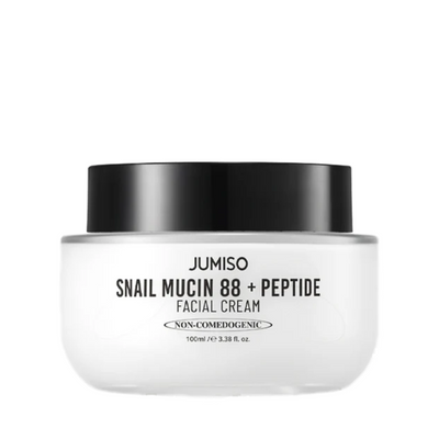 Hvid krukke med sort låg, tekst: "Jumiso Snail Mucin 88 + Peptide Facial Cream, 100 ml."
