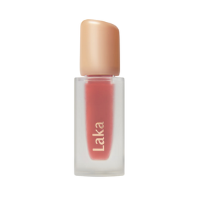 Klar flaske med beige låg, indeholder pink-rød lip tint. Mærket "Laka" står lodret på flasken.