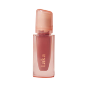 Laka Jelling Nude Gloss i gennemsigtig flaske med rosa nuance og mærket "Laka" på flasken.