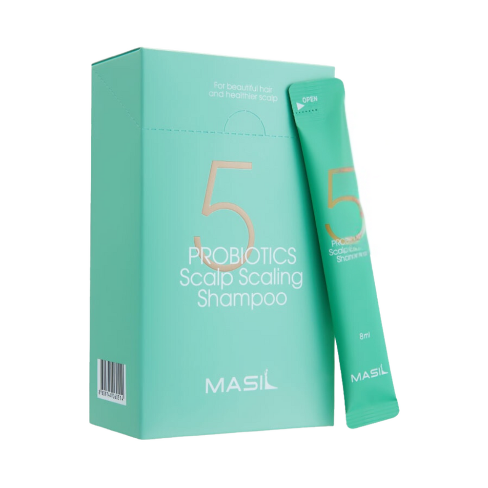 Grøn æske med "5 Probiotics Scalp Scaling Shampoo" og en enkelt 8 ml pose ved siden af.