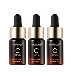 Tre Medicube Deep Vita C Ampoule-flasker med gyldne låg og 14,5% C-vitamin.
