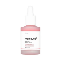 Pink serumflaske med hvid etiket, mærket "medicube" og teksten "PDRN Pink Peptide Serum".