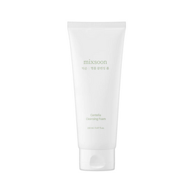 Hvid tube med teksten "mixsoon Centella Cleansing Foam", 150 ml.