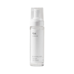 Hvid flaske med pumpe, mærket "Pure Lacto Inner Cleanser" med tekst på koreansk og engelsk.