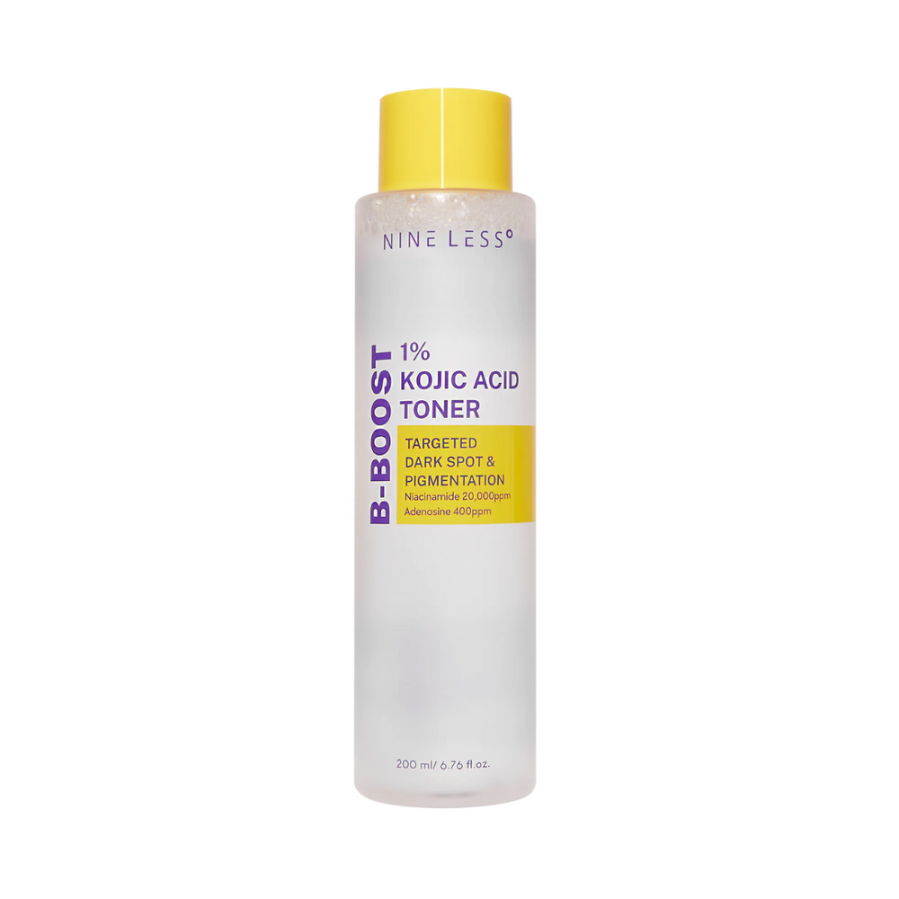 Klar flaske med gult låg, Nineless B-Boost 1% Kojic Acid Toner, 200 ml, mod pigmentering.