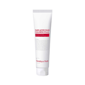 Hvid tube med rød tekst: "Nard Acne Clear Cleansing Foam", "Calming Therapy", "Himalaya Herb".