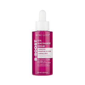 Pink flaske med hvid dropper, mærket "Nineless B-Boost 10% Niacinamide Serum".