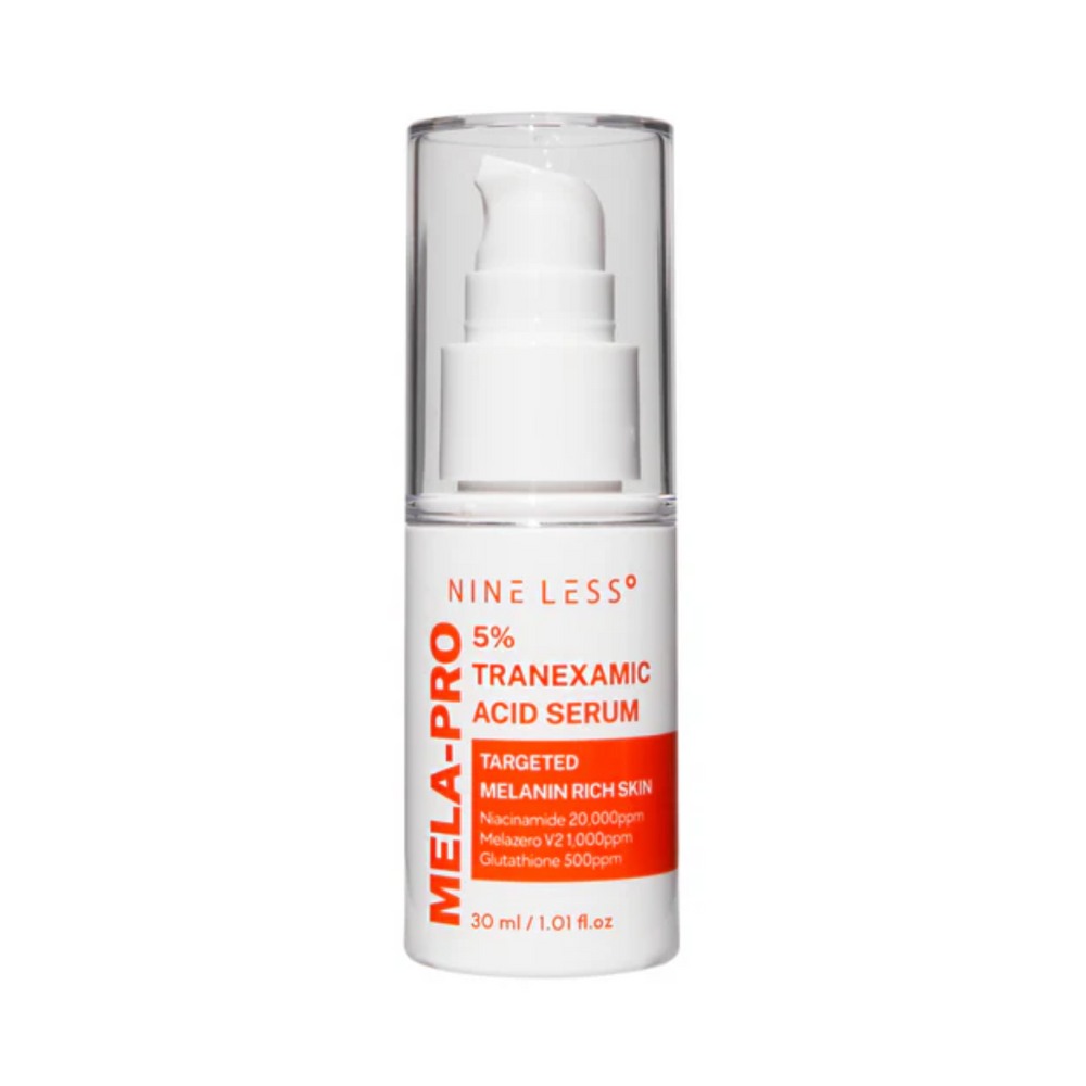 Klar flaske med hvid pumpe og orange tekst: Nineless Mela-Pro 5% Tranexamic Acid Serum, 30 ml.