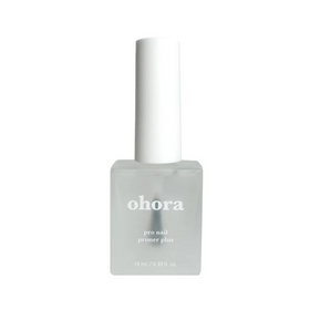 Klar flaske med hvid hætte, mærket "ohora pro nail primer plus", 10 ml.