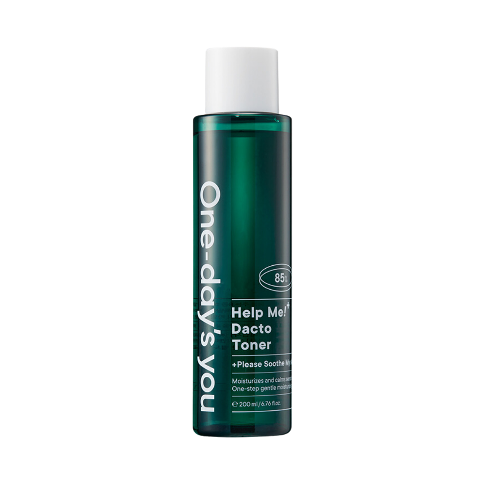 Grøn flaske med hvidt låg, etikette: "One-day's you Help Me! Dacto Toner", 200 ml.