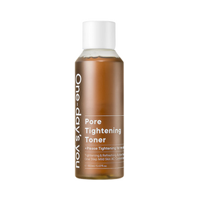 Brun flaske med hvidt låg, mærket "One-day's you - Pore Tightening Toner."