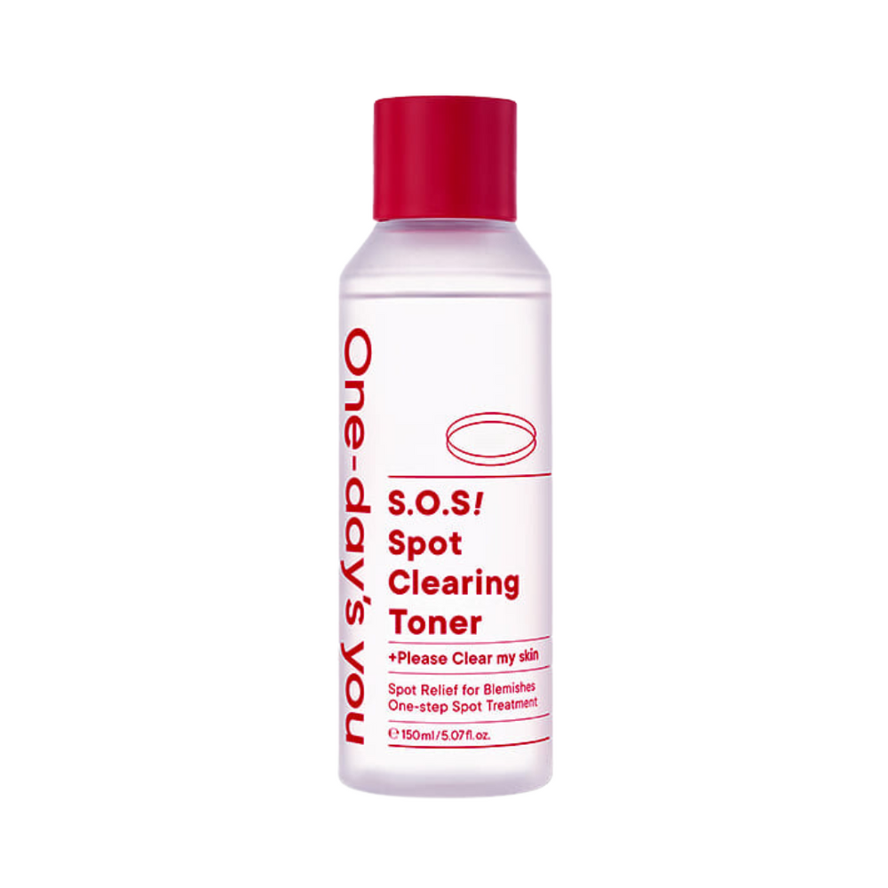 Klar flaske med rød hætte, "One-day's you" og "S.O.S! Spot Clearing Toner" i rød tekst.