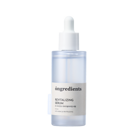 Klar flaske med hvid dråbehætte, etikette med "Ongredients Revitalizing Serum."