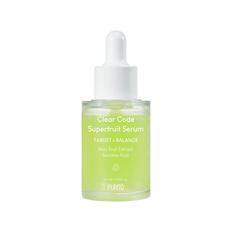 Klar flaske med grønt serum, hvid tekst: "Clear Code Superfruit Serum", 30 ml.