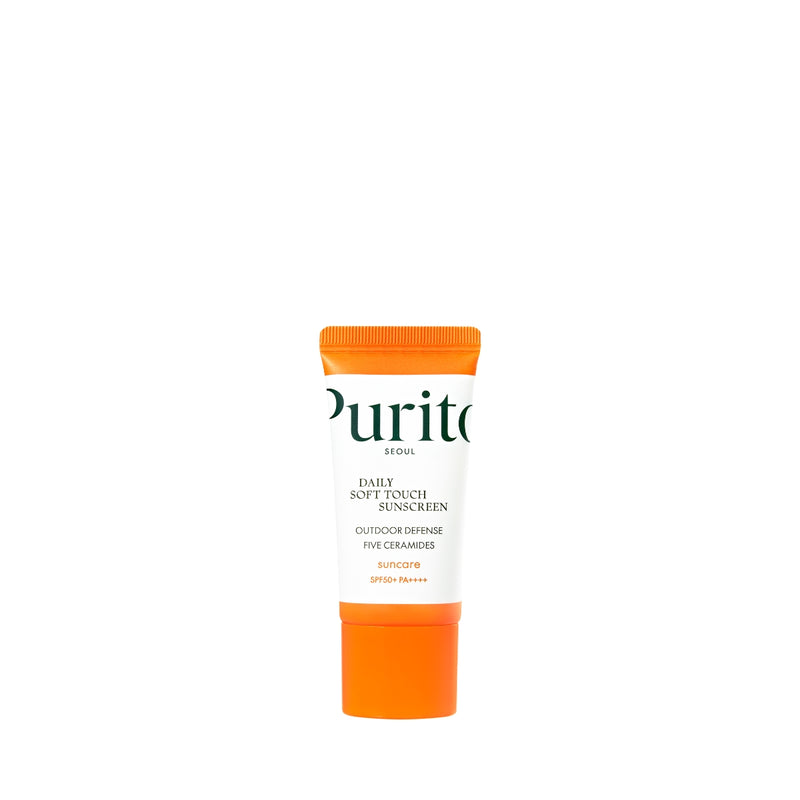 Tuben er hvid med orange låg, mærket "Purito SEOUL Daily Soft Touch Sunscreen SPF50+ PA++++".