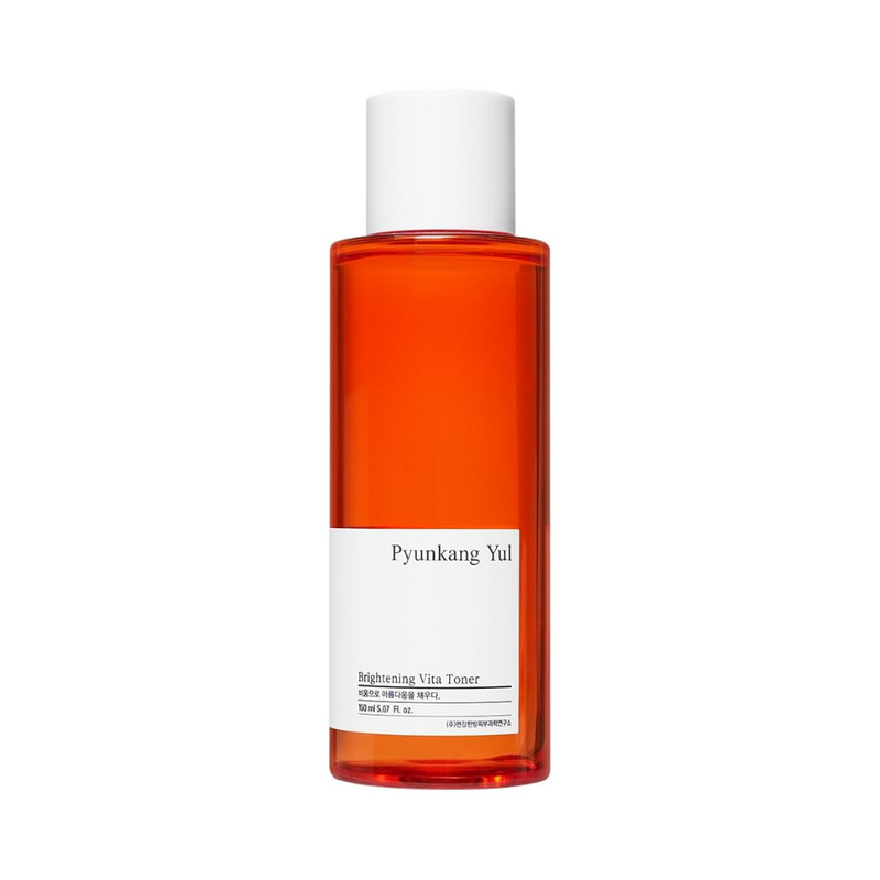 Klar flaske med hvidt låg og etiket, indeholder Pyunkang Yul Brightening Vita Toner.