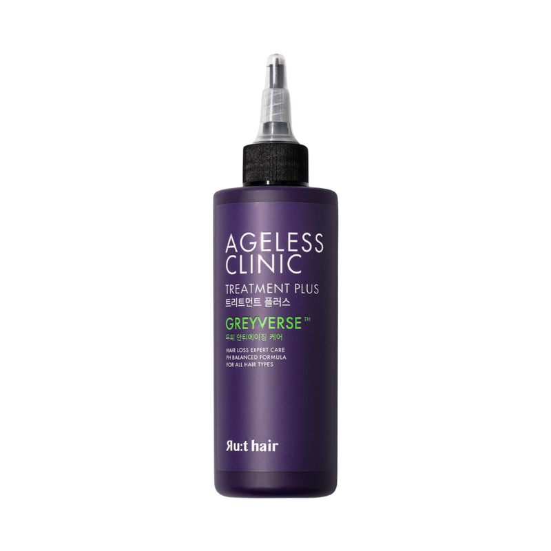 Mørk lilla flaske med sort låg, mærket "Ageless Clinic Treatment Plus". Tekst på engelsk og koreansk.