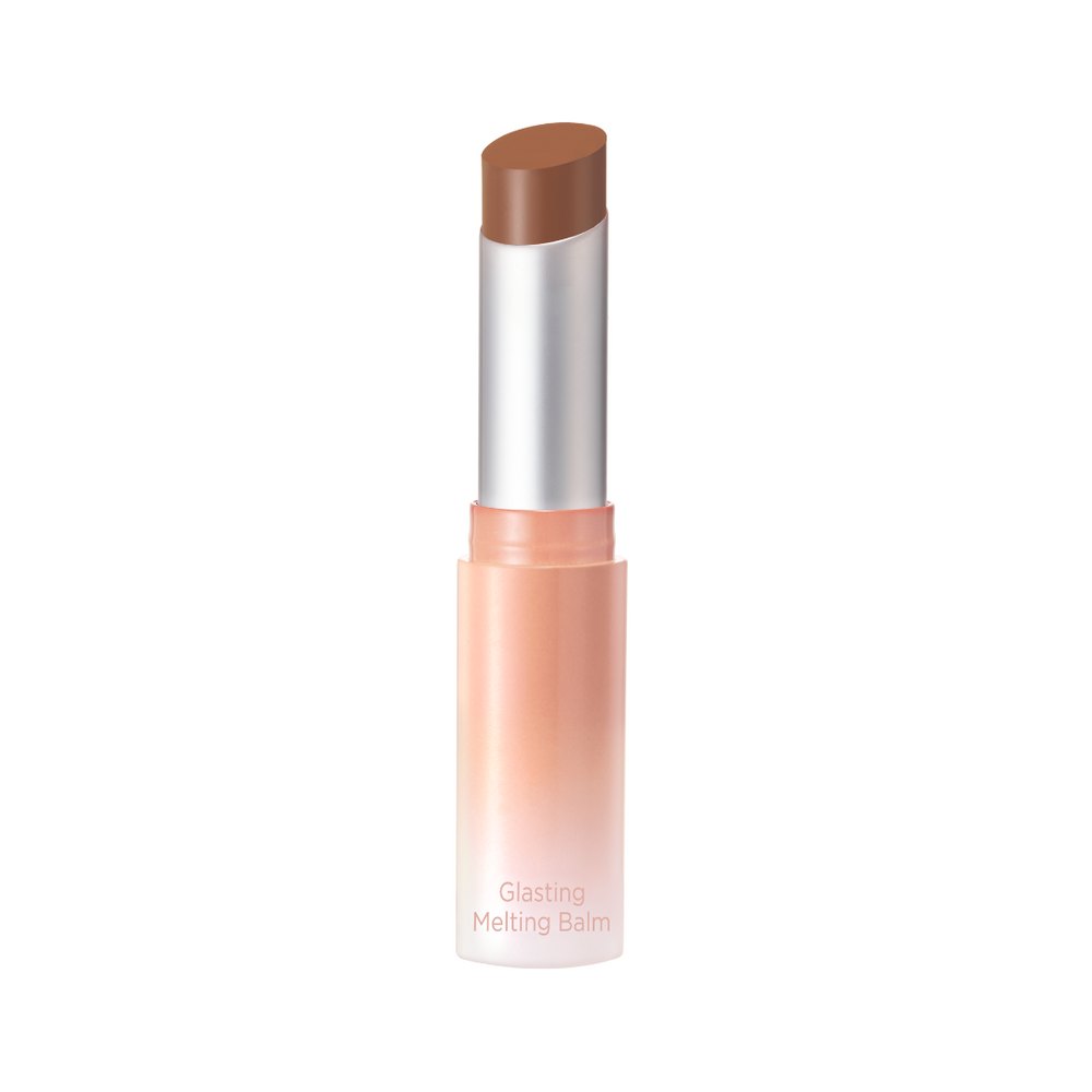 Rom&nd Glasting Melting Balm i Nu Beige, brunlig farve, gradient emballage i fersken og pink.