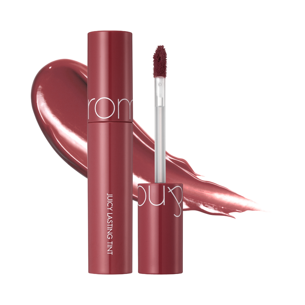 Rom&nd Juicy Lasting Tint i farven #19 Almond Rose med applikator og smudset farve bagved.