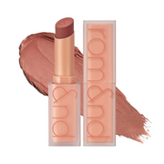 Rom&nd Zero Matte Lipstick i Smoked Beige med åben hætte og farvestreg bagved.