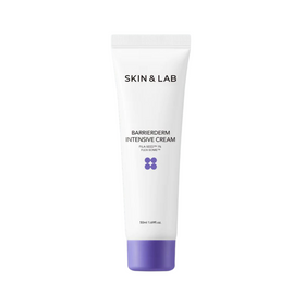 Hvid tube med sort tekst "SKIN & LAB", lilla låg og design. Størrelse 50 ml angivet nederst.