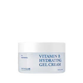 Hvid krukke med blå tekst: "Vitamin B Hydrating Gel Cream" fra SKIN & LAB. 5% Panthenol.