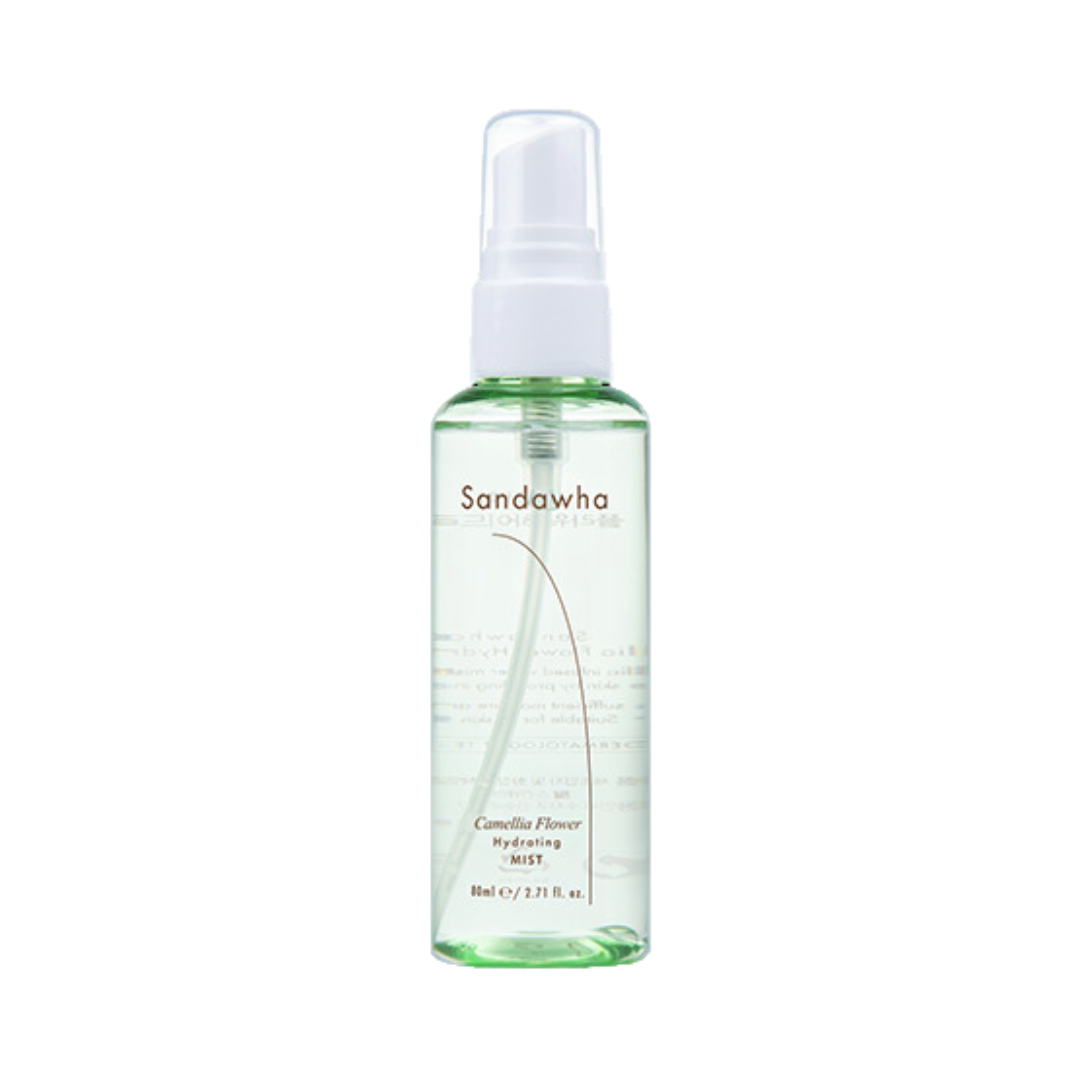 Klar sprayflaske med hvid pumpe, mærket "Sandawha Camellia Flower Hydrating Mist".