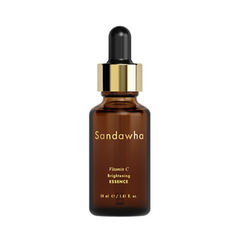 Brun glasflaske med pipette og Sandawha Vitamin C Brightening Essence-etiket.