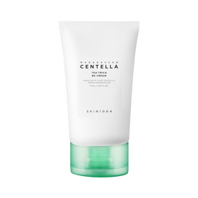 Hvid tube med grøn hætte, mærket "Centella Tea-Trica B5 Cream" fra SKIN1004.