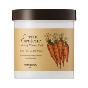 Skinfood Carrot Carotene Calming Water Pad med illustration af gulerødder og produktinformation.