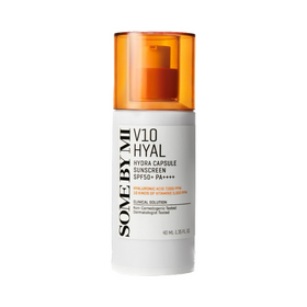 Hvid flaske med orange låg, mærket "Some By Mi V10 Hyal Hydra Capsule Sunscreen SPF50+ PA++++".