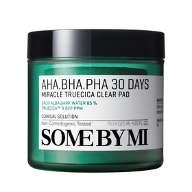 Grøn krukke med sort låg, mærket "AHA BHA PHA 30 Days Miracle Truecica Clear Pad" af Some By Mi.