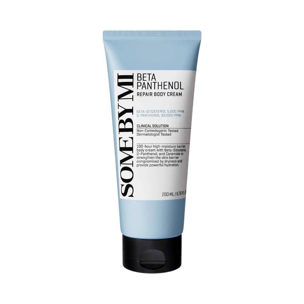 Lyseblå tube med tekst "SOME BY MI Beta Panthenol Repair Body Cream", 200 ml, fugtgivende formel.