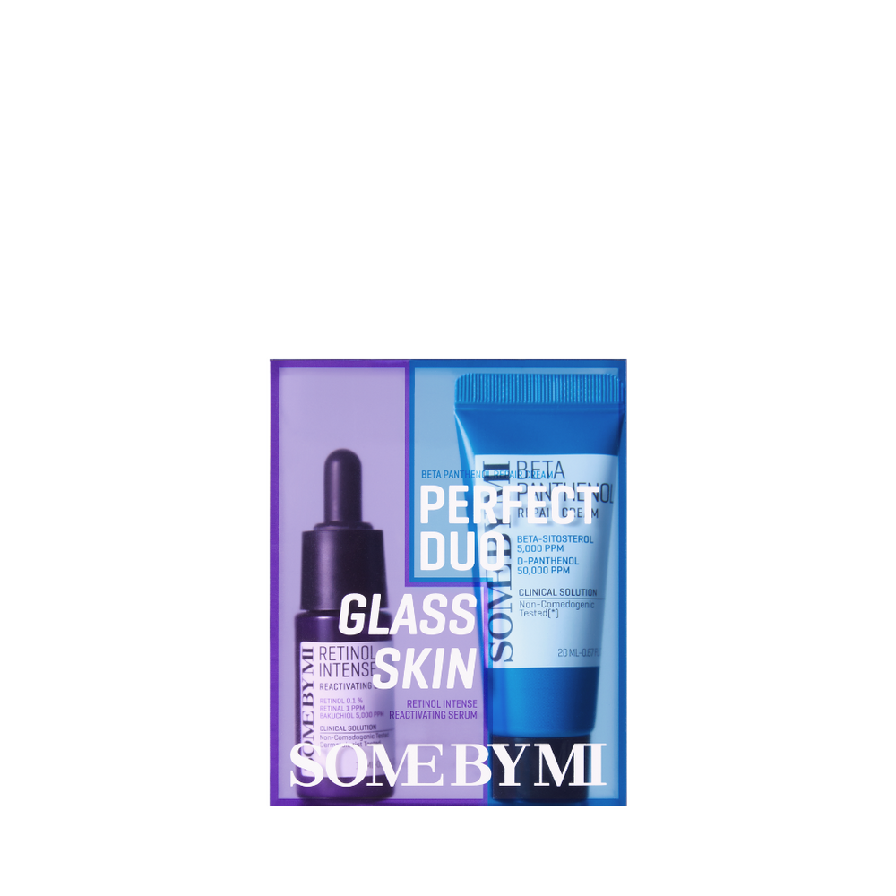 To produkter: en lilla flaske med pipette og en blå tube. Tekst: "SOME BY MI" og "Glass Skin".