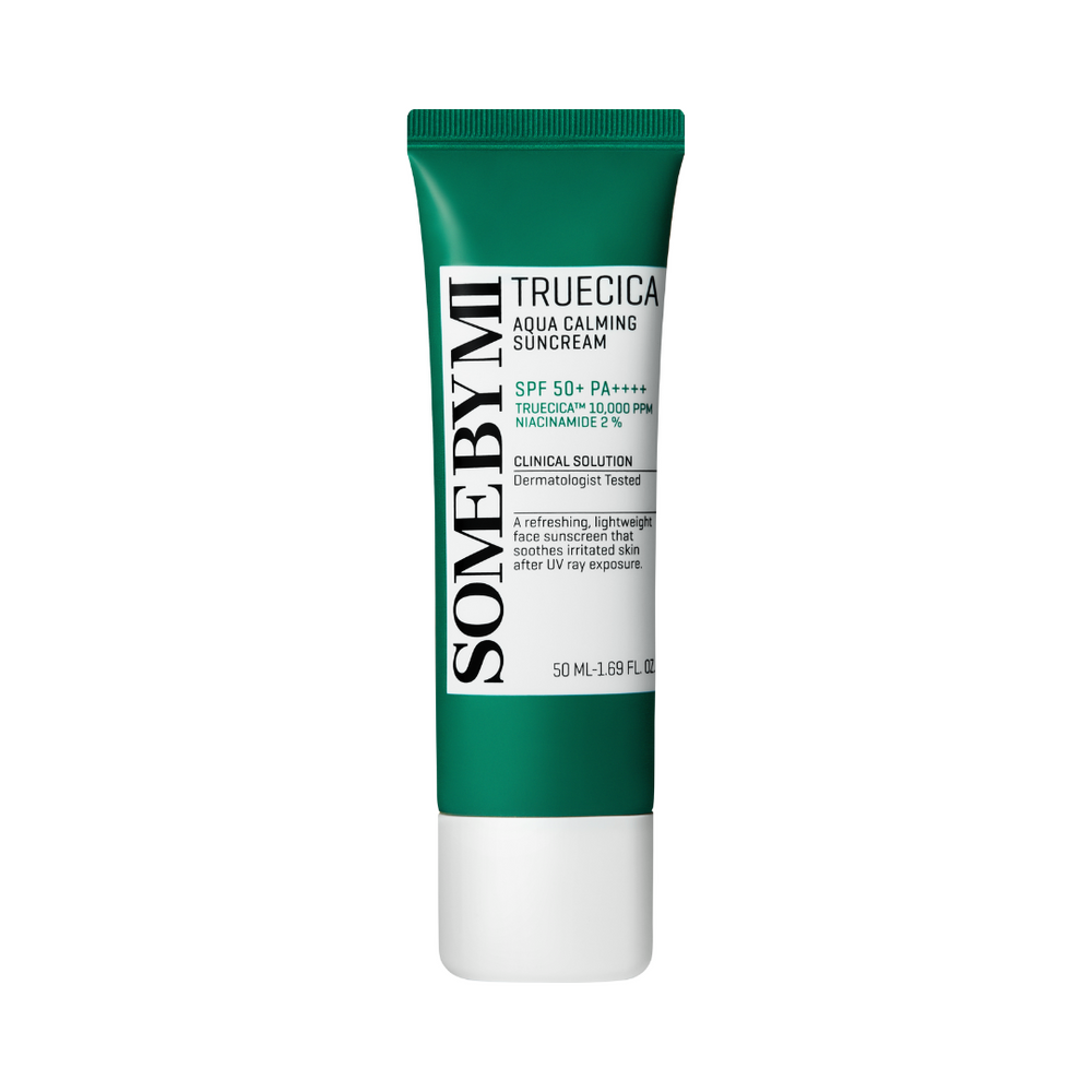 Grøn tube med Some By Mi Truecica Aqua Calming Suncream, SPF50+ PA++++, beroligende solcreme.