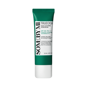 Grøn tube med Some By Mi Truecica Aqua Calming Suncream, SPF50+ PA++++, beroligende solcreme.