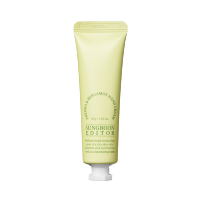 Lys grøn tube håndcreme, "Sungboon Editor - Freesia & Bergamot" står med grøn tekst.