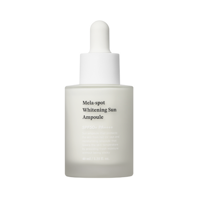 Hvid flaske med pipette, tekst "Mela-spot Whitening Sun Ampoule", SPF50+ PA++++, 40 ml.