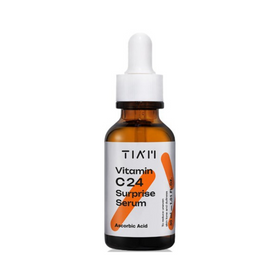 Brun glasflaske med hvid etiket, TIA'M Vitamin C24 Surprise Serum, med hvid pipettehætte.