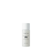 Lille, cylindrisk flaske med hvidt låg. Etiketten siger "TIRTIR Milk Skin Toner Light", 20 ml.
