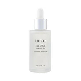 Klar flaske med hvid dråbehætte. Tekst: TIRTIR SOS Serum, 50ml, anti-rynke, fugtgivende.