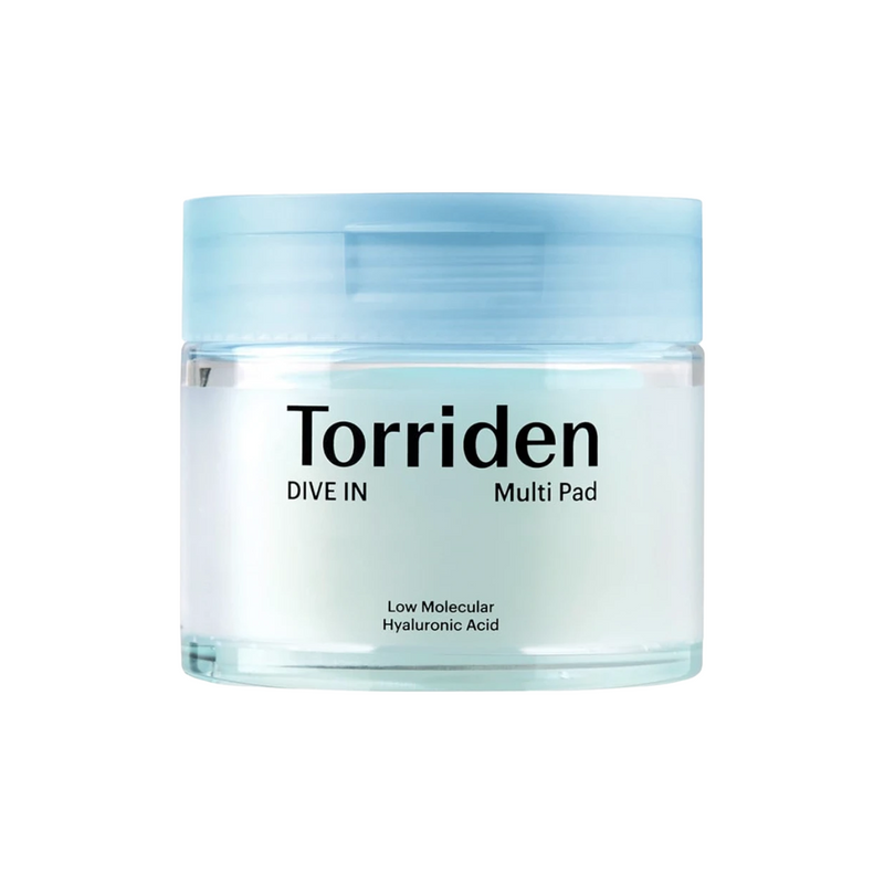 Klar beholder med blåt låg, mærket "Torriden DIVE IN Multi Pad", hyaluronsyreprodukt.