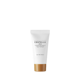 Hvid tube med guld låg, mærket "Centella Cream", 30 ml, fra SKIN1004.