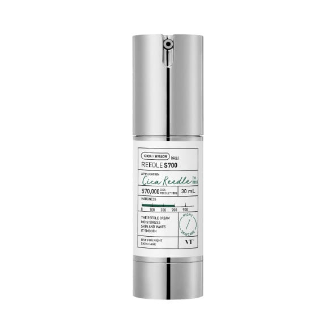 Sølvflaske med VT Cosmetics Reedle Shot 700 etikette, 30 ml, med detaljeret produktinformation.