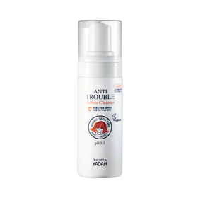 Flaske med pumpe, tekst "Anti Trouble Bubble Cleanser", Yadah logo og pH 5.5, 150 ml.